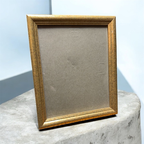 Elegant Gold Picture Frame 10x11 - Picture 1 of 1